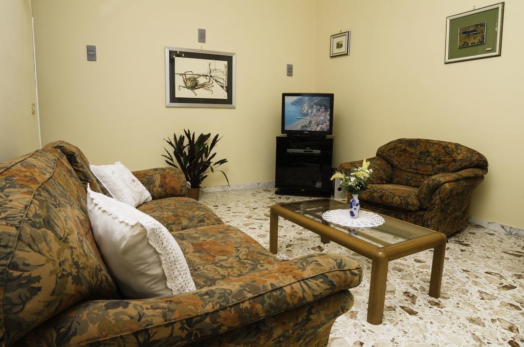 Casa Raffelina Apartment Минори Стая снимка