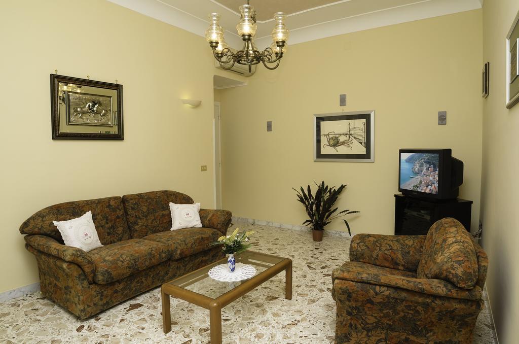 Casa Raffelina Apartment Минори Стая снимка