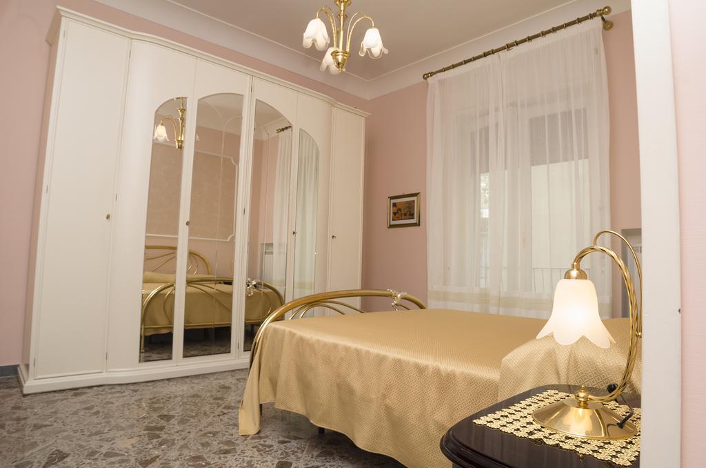 Casa Raffelina Apartment Минори Стая снимка
