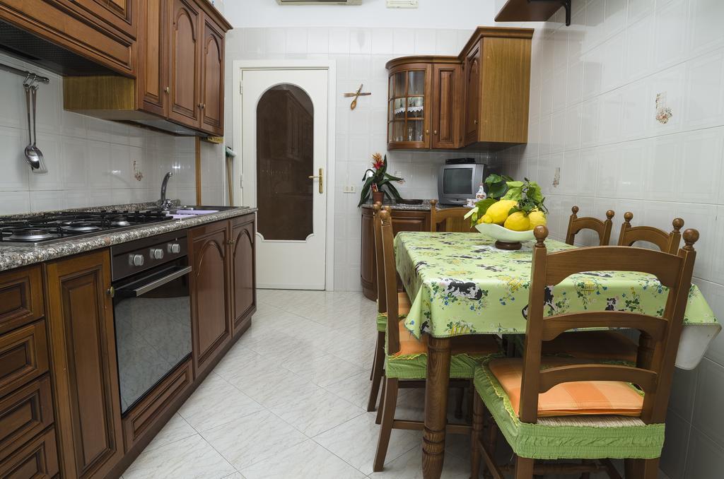 Casa Raffelina Apartment Минори Стая снимка