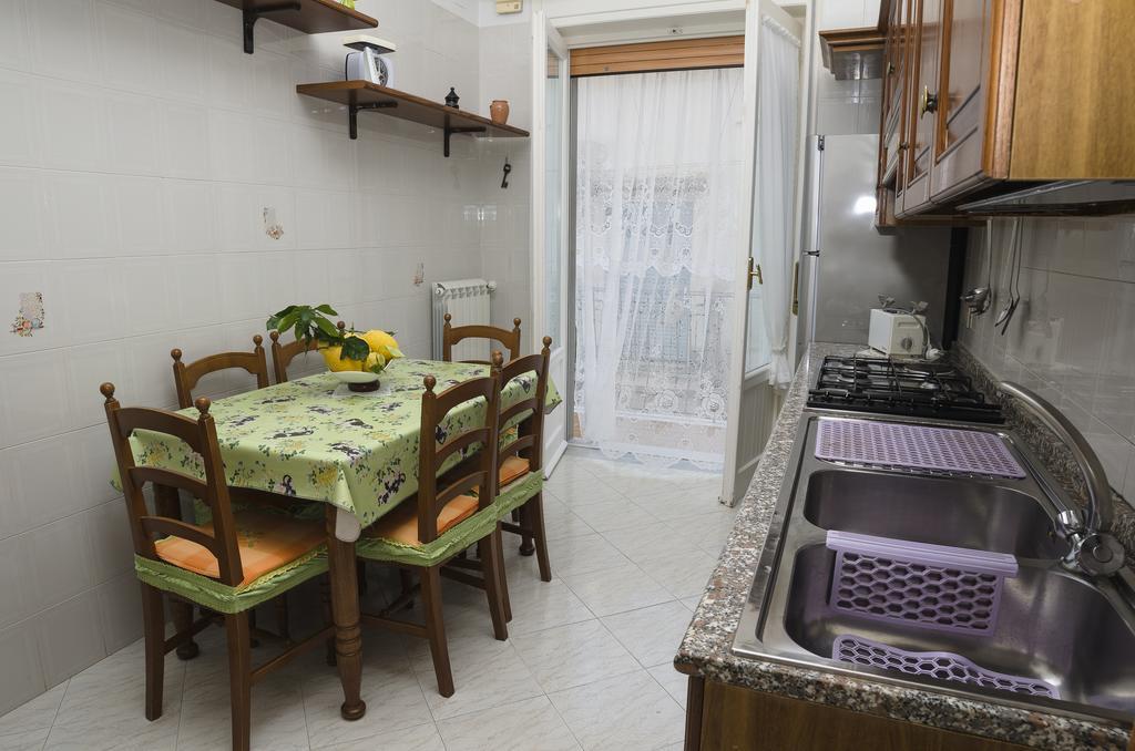 Casa Raffelina Apartment Минори Стая снимка