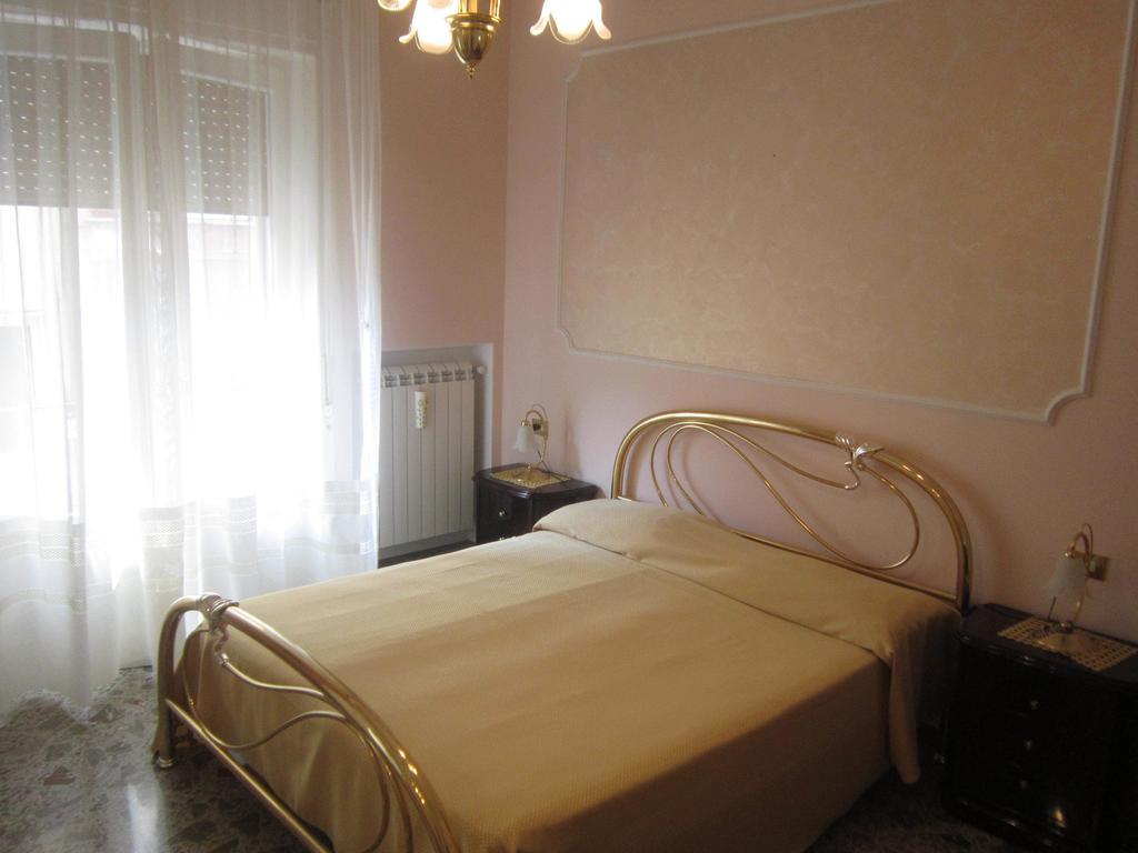 Casa Raffelina Apartment Минори Стая снимка